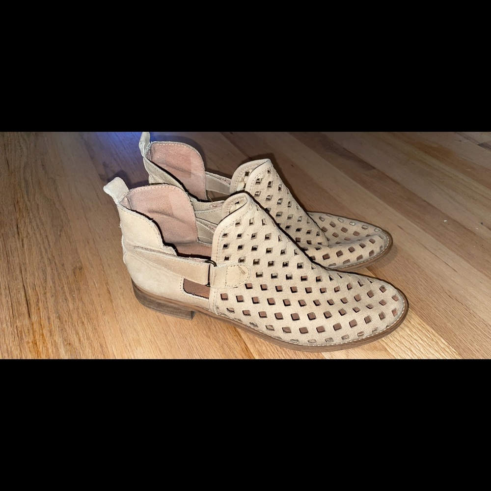 Musse and cloud boots! Size 40